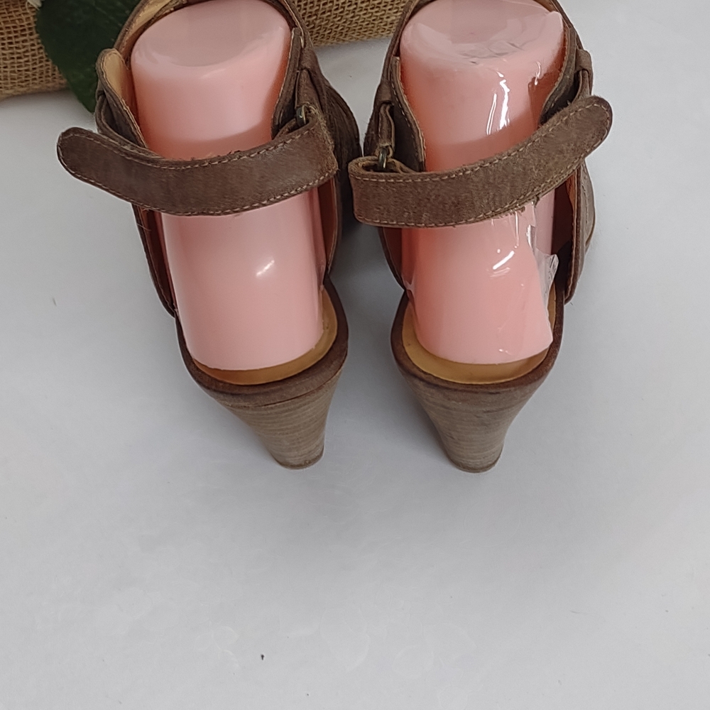 Brown Women's Heeled Sandals - Picture 8 of 10